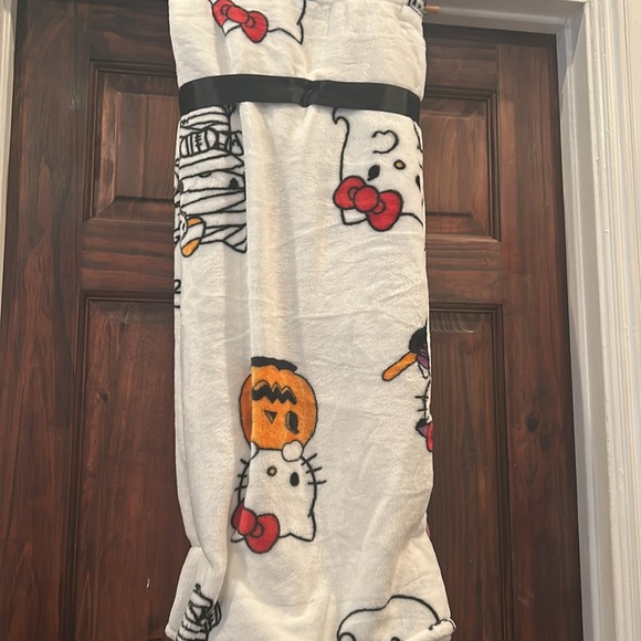 Hello kitty Halloween blanket - Picture 5 of 5